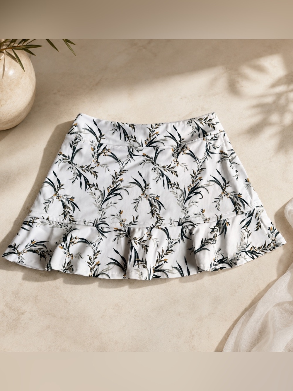 Tommy Bahama Everyday Active Floral Glow Off White Golf Tennis Ruffle Hem Skort